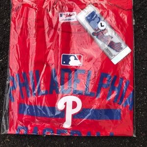 Phillies women’s size large shirt